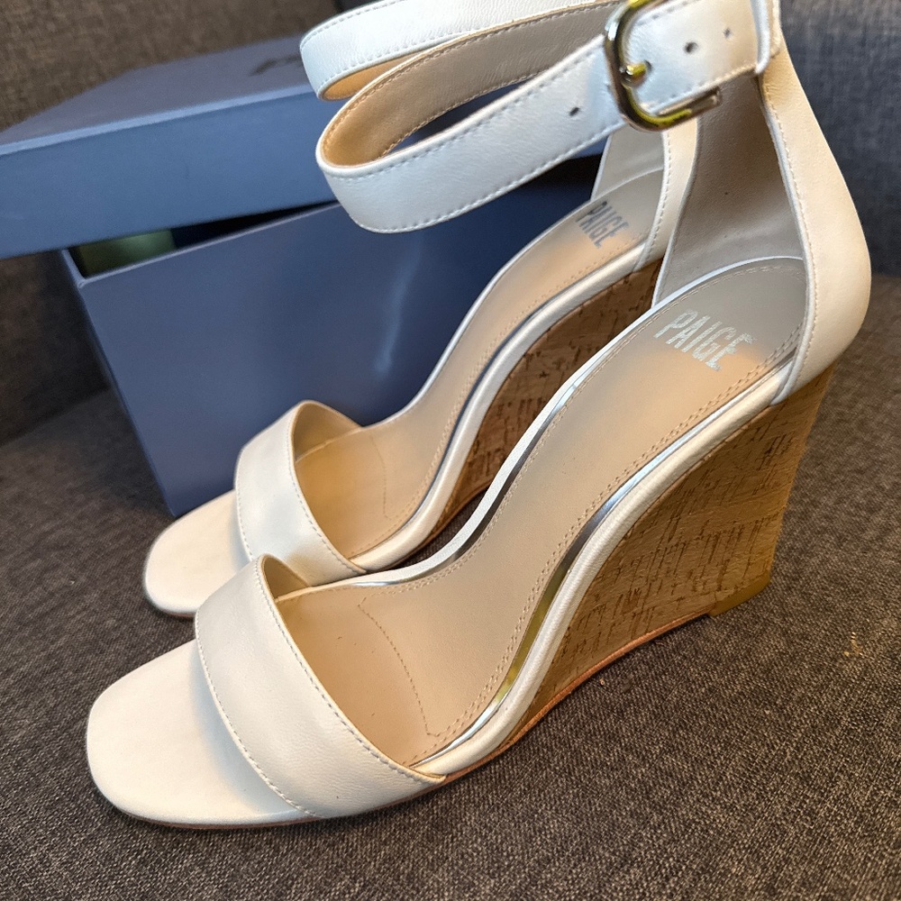 Paige Willow white sandals size 9